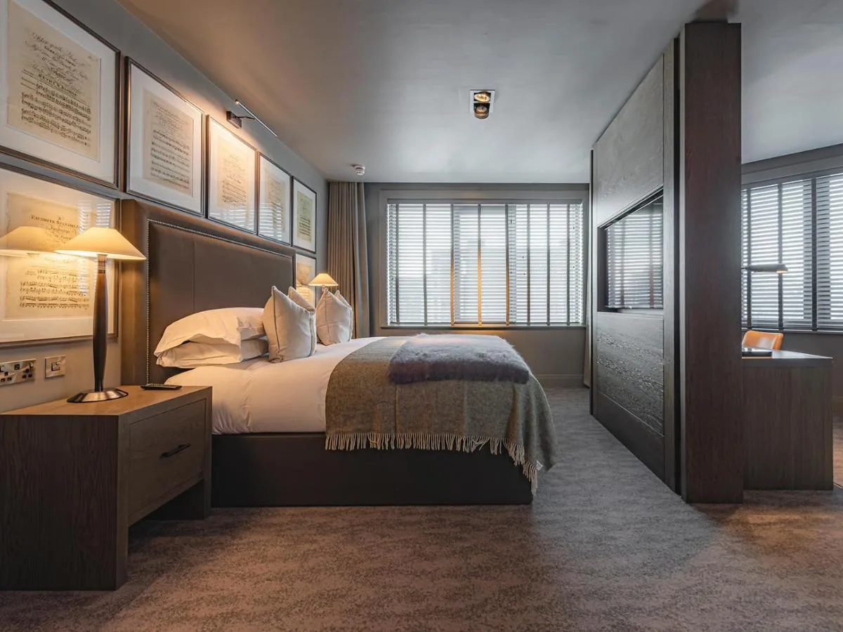 Signature Suite